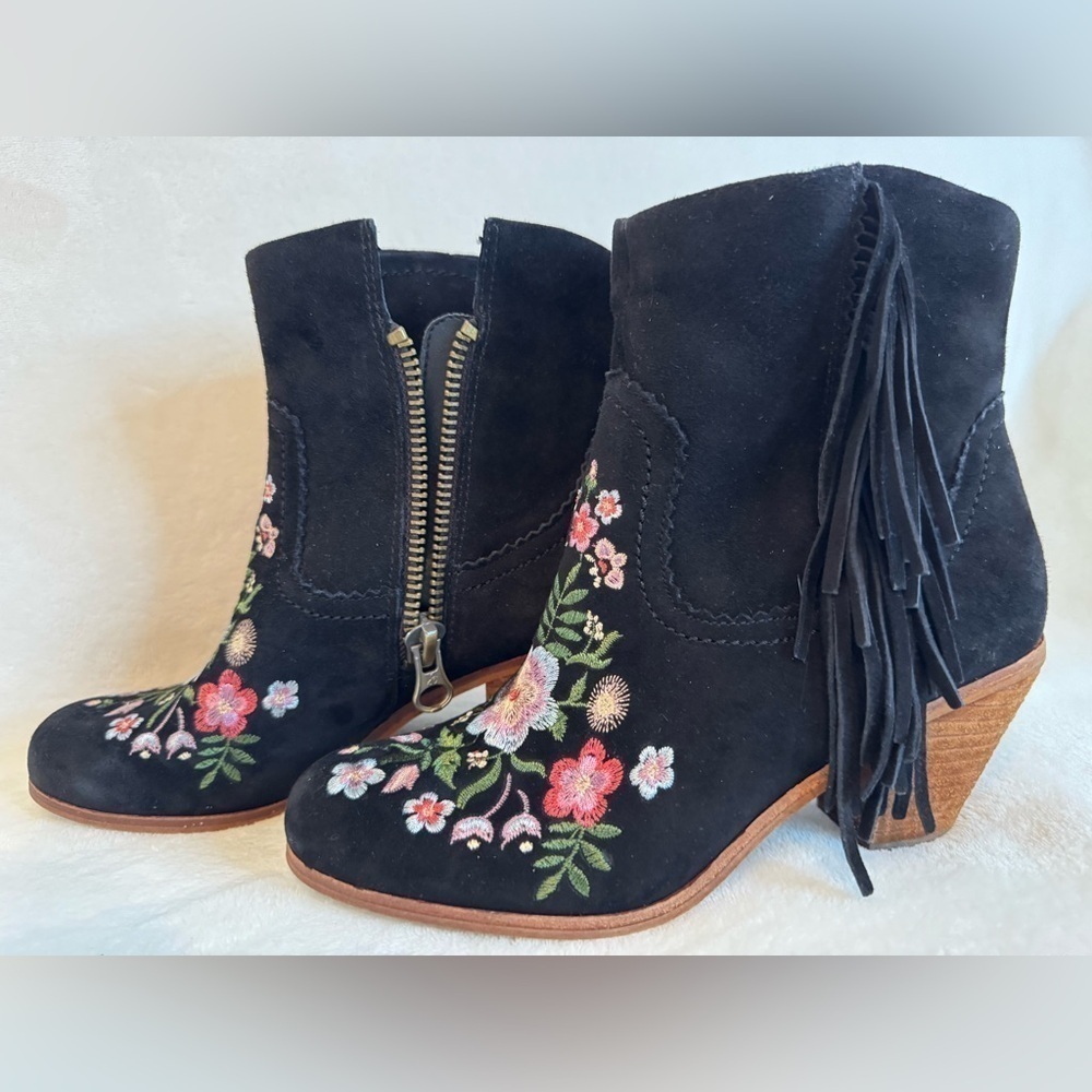 Sam Edelman Women’s Black Suede Floral Embroidered Fringe Booties Size 6.5 - Picture 1 of 9